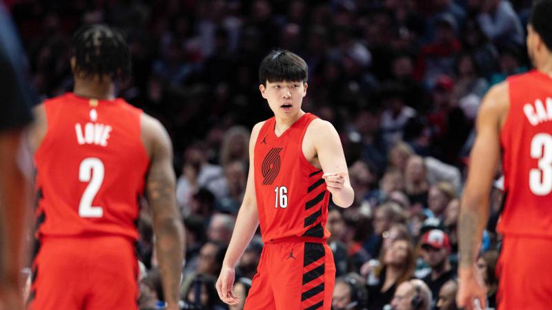 本泽马评选历史最佳阵容：（本泽马公布心目中历史最佳阵容）