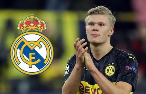 足协杯赛前举办垫场赛，张凌峰等四名成年球员对阵五十名小球员（足协杯赛前上演垫场表演赛：张凌峰领衔四名成年球员对阵50名小球员）