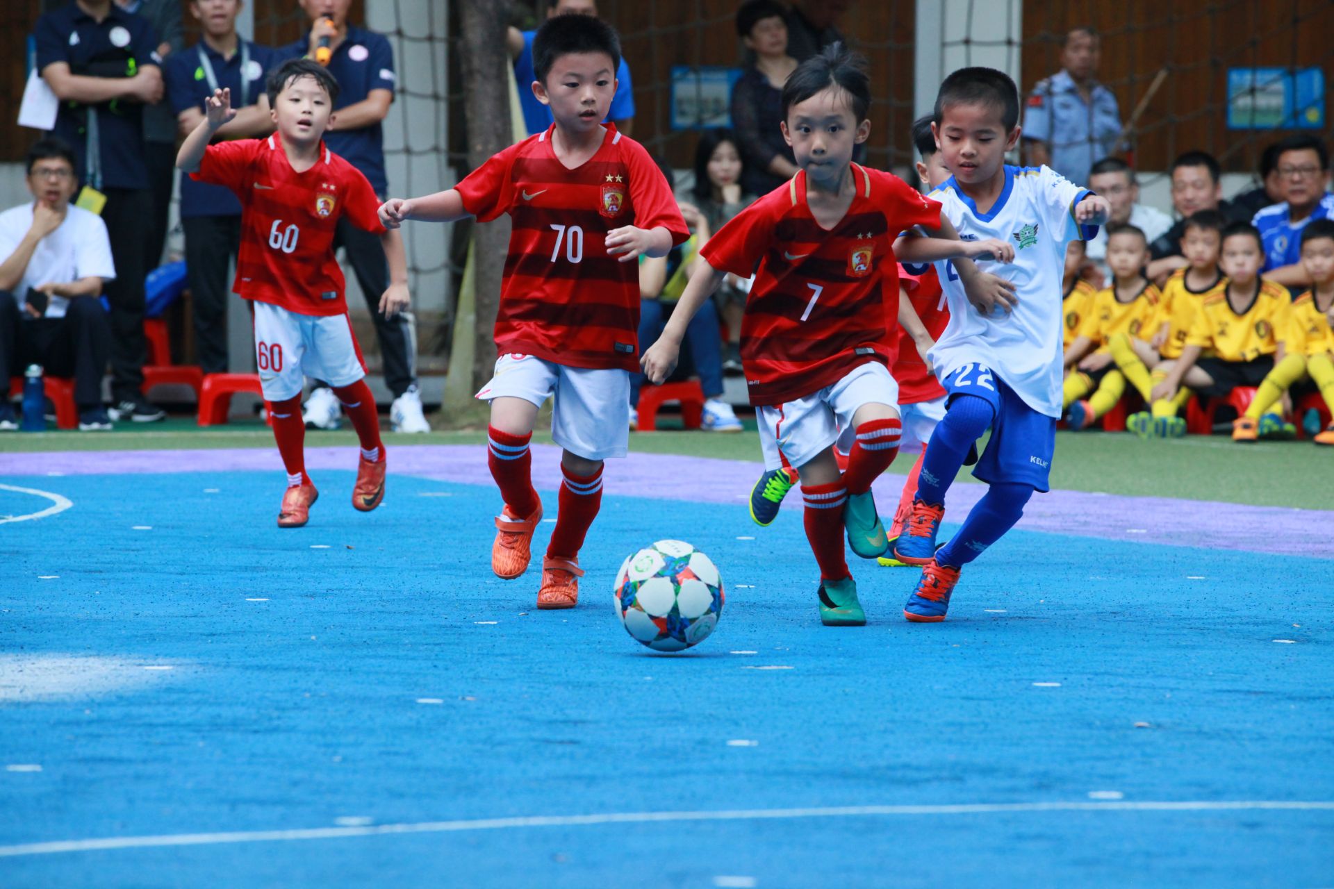 本轮欧冠最佳阵容：姆巴佩、维蒂尼亚领衔，赖斯、库库在列（本轮欧冠最佳阵容公布：姆巴佩、维蒂尼亚压阵，赖斯、库库上榜）