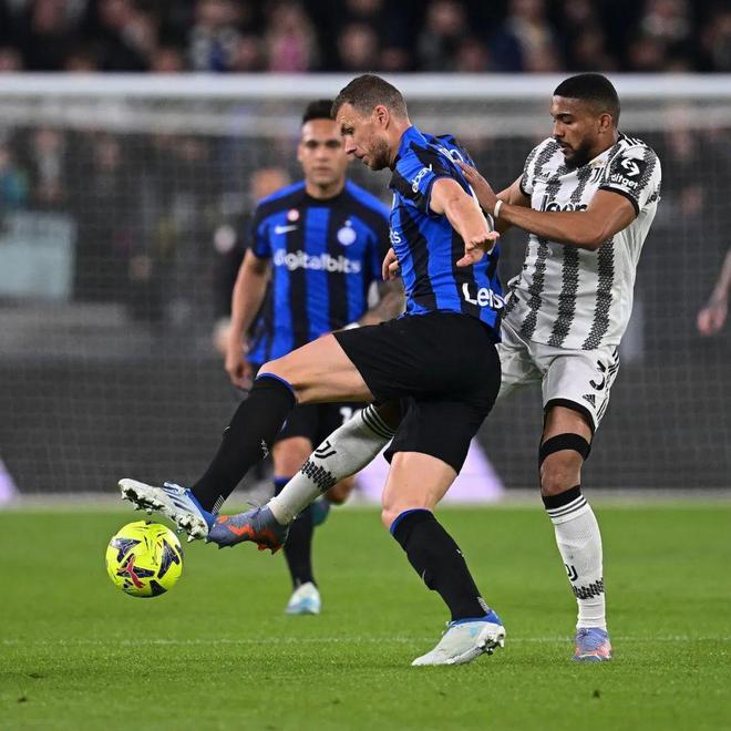 图片报：施洛特贝克对科瓦奇的比赛风格不满意（图片报：施洛特贝克不满科瓦奇的战术风格）